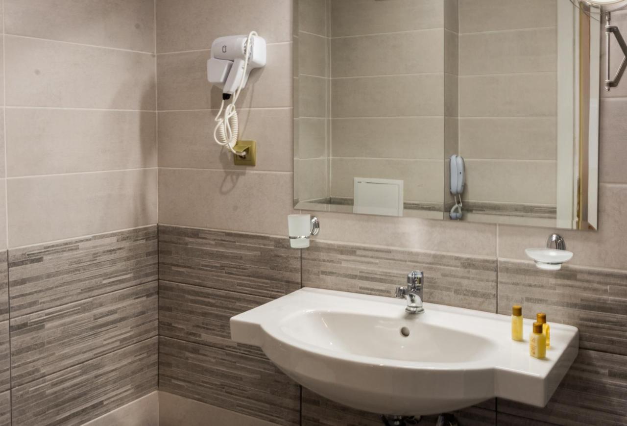 Vemara City Boutique Hotel-Free Parking Varna Exteriör bild