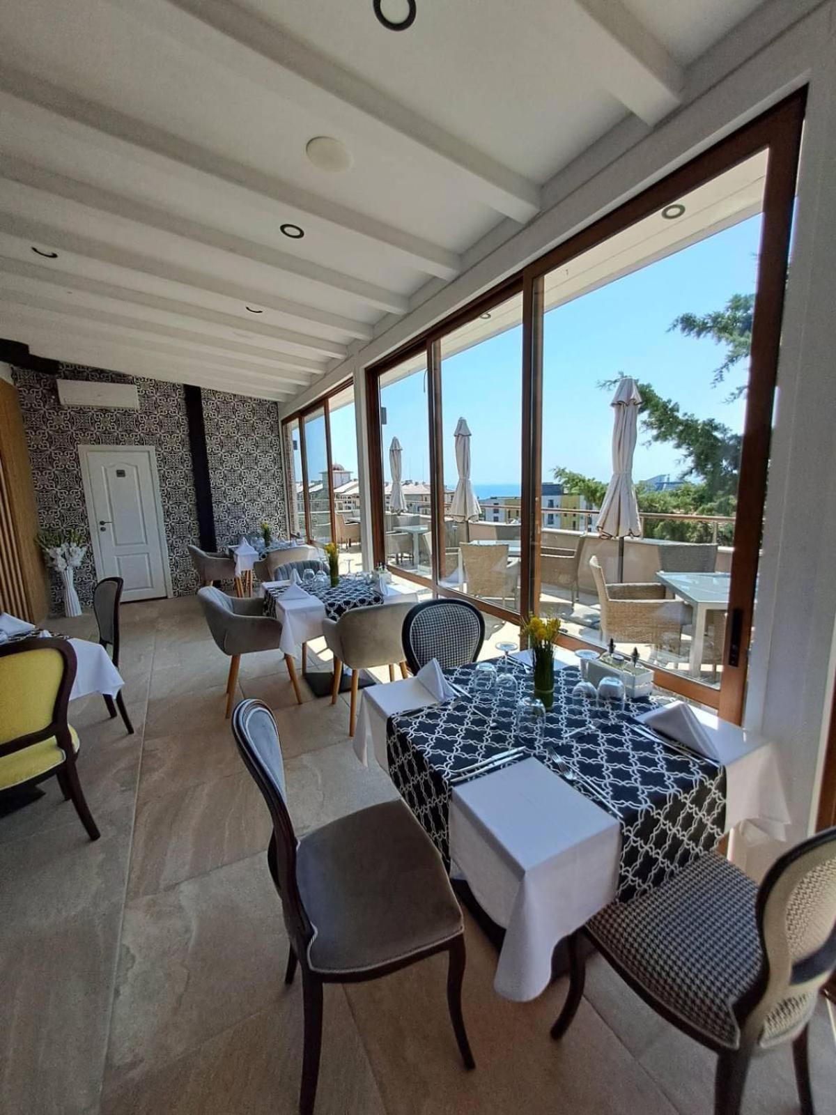 Vemara City Boutique Hotel-Free Parking Varna Exteriör bild