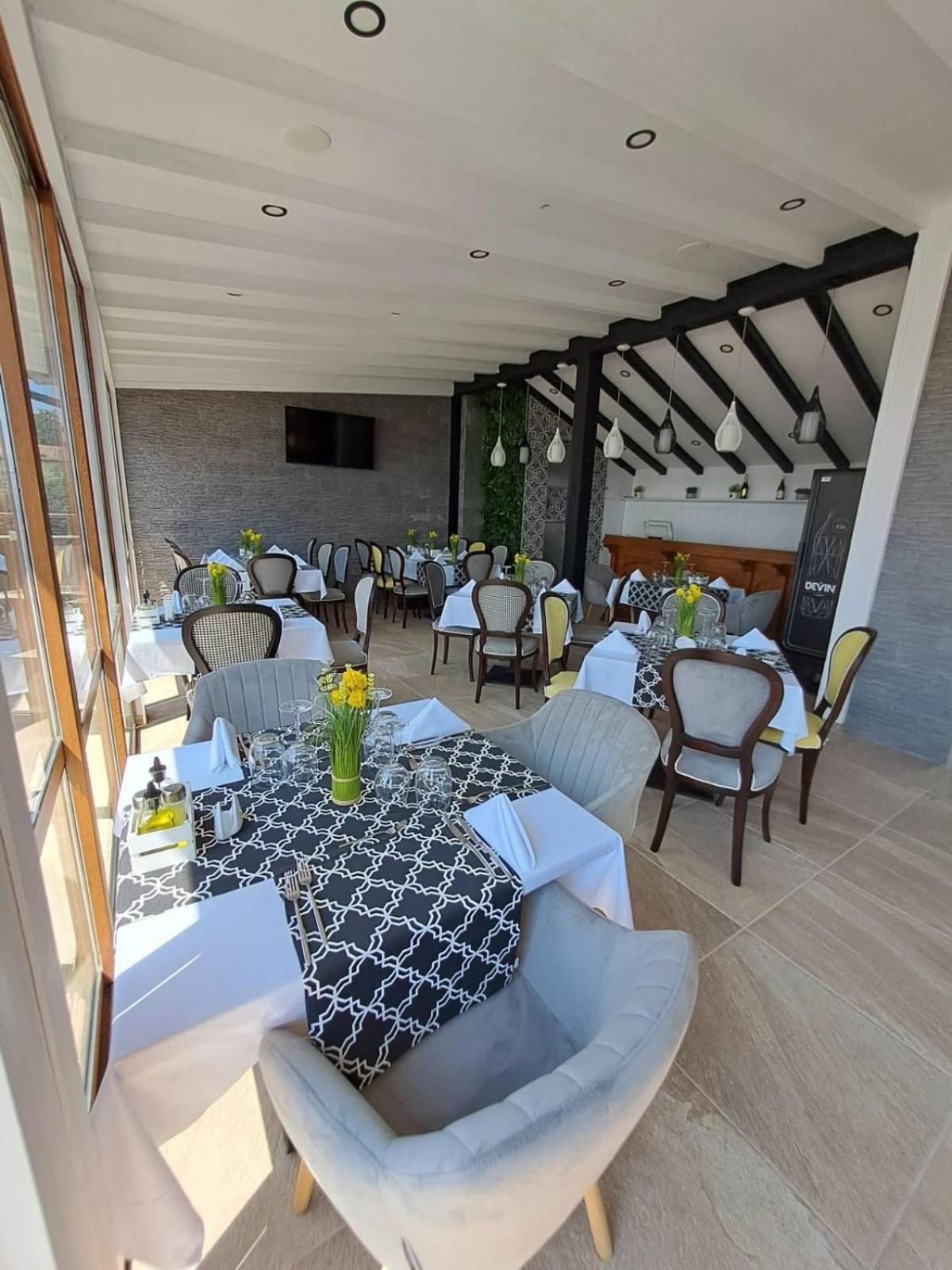 Vemara City Boutique Hotel-Free Parking Varna Exteriör bild