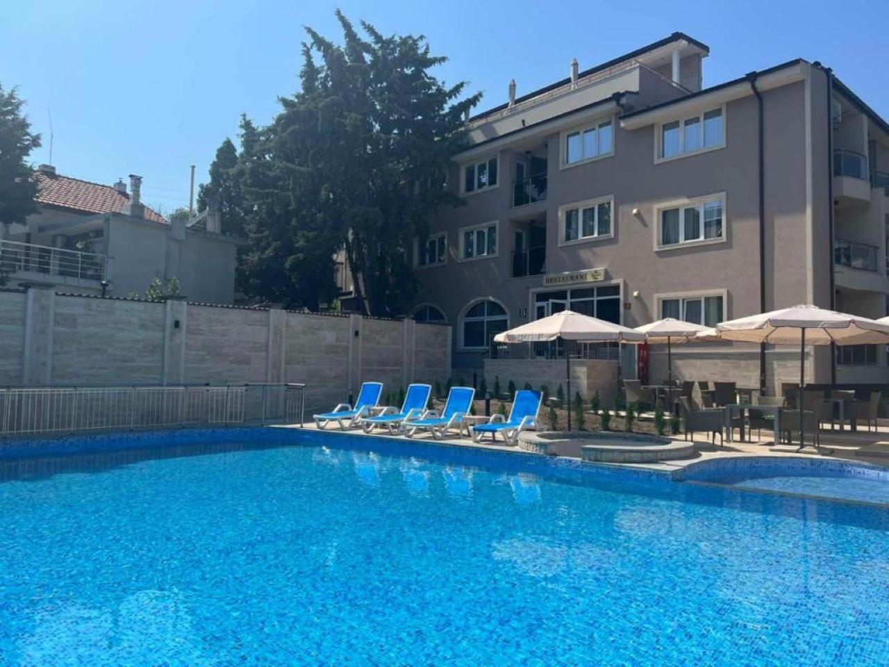 Vemara City Boutique Hotel-Free Parking Varna Exteriör bild