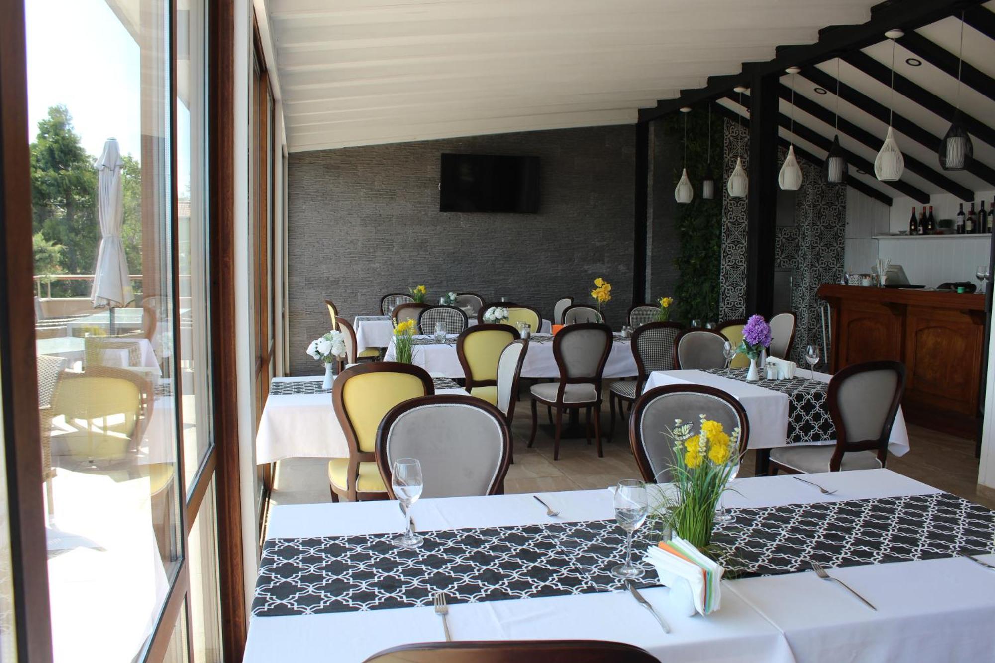 Vemara City Boutique Hotel-Free Parking Varna Exteriör bild