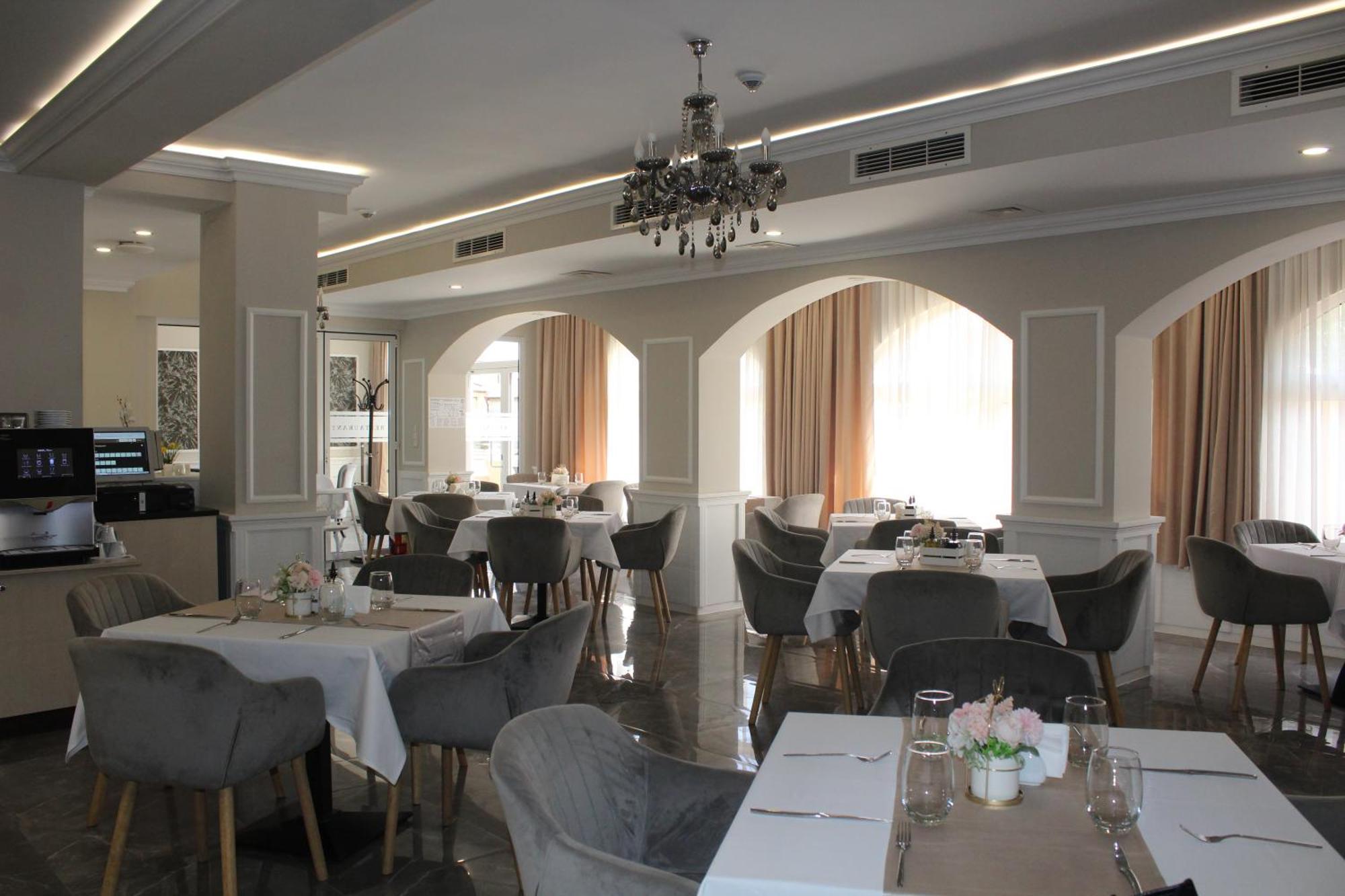 Vemara City Boutique Hotel-Free Parking Varna Exteriör bild